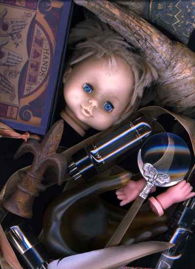doll-magnifying-glass
